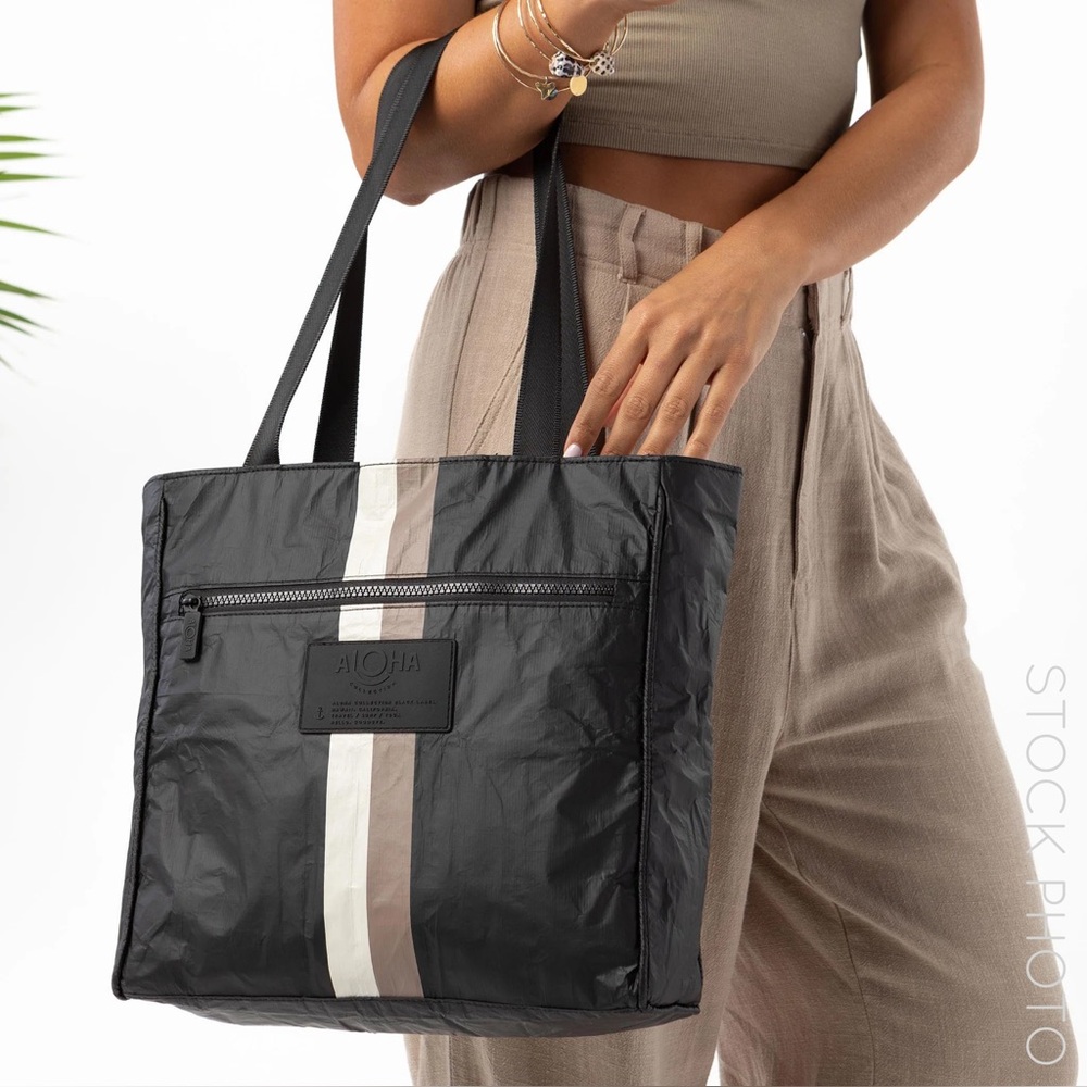 ALOHA Collection Go-To Tote - Picture 2 of 9